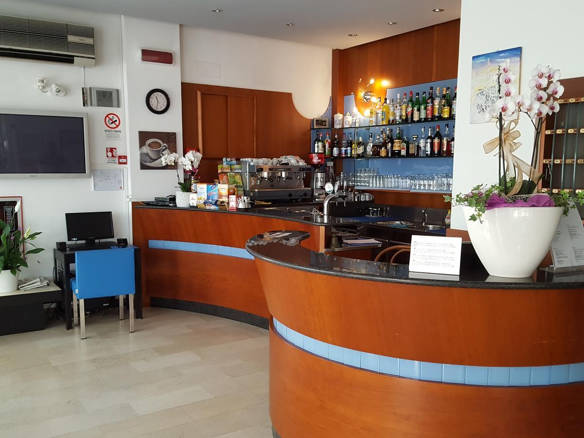 Hotel Saponi Римини Экстерьер фото