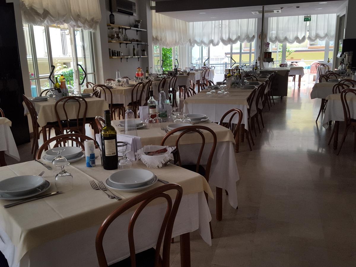 Hotel Saponi Римини Экстерьер фото